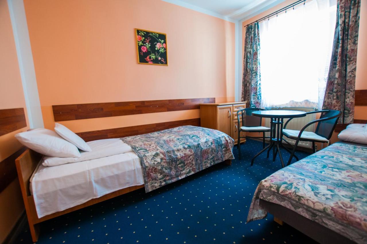 Red Carpet Hostel Krakau Buitenkant foto