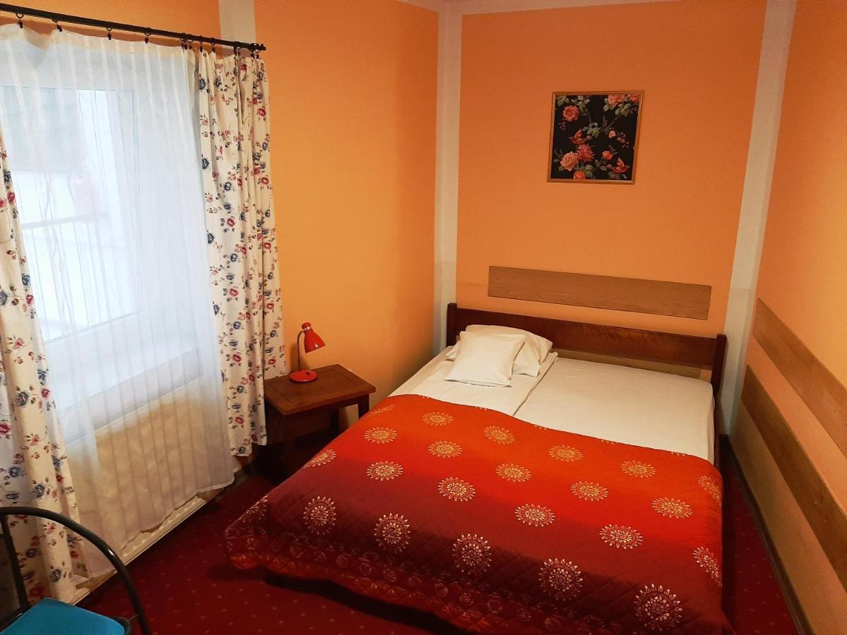 Red Carpet Hostel Krakau Buitenkant foto