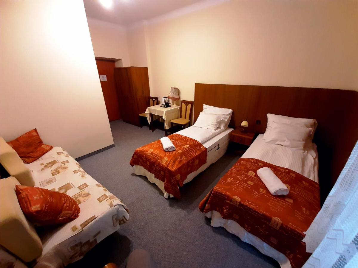 Red Carpet Hostel Krakau Buitenkant foto