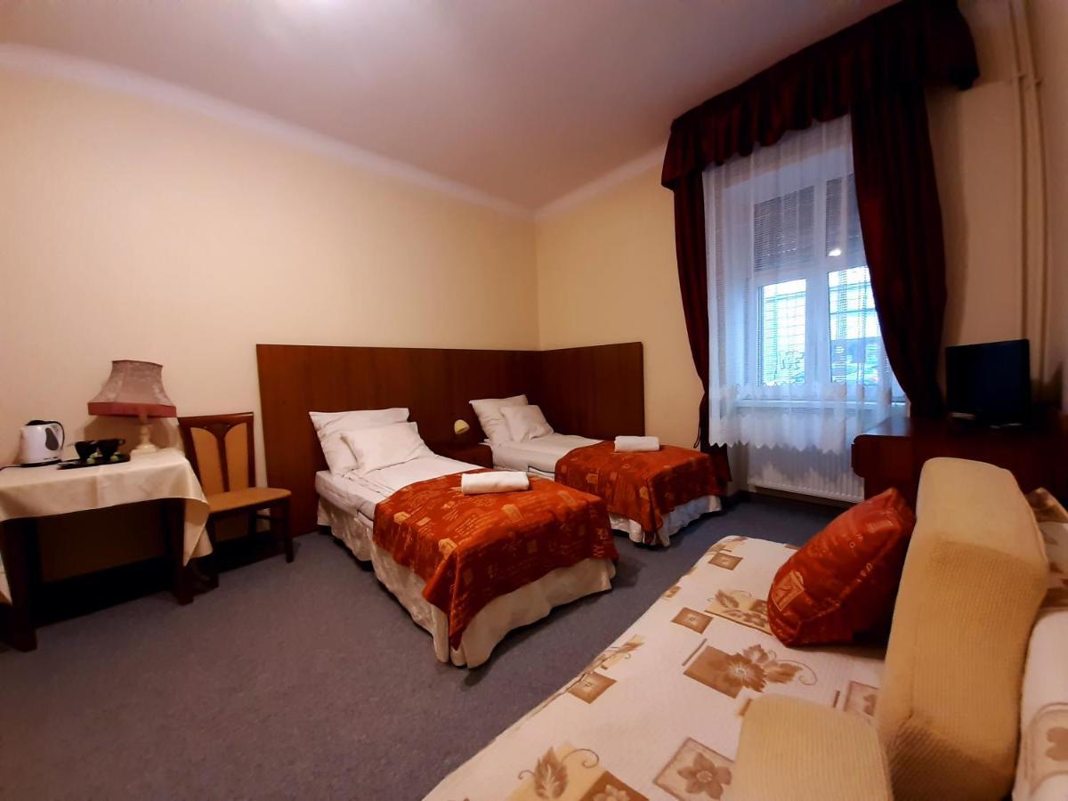 Red Carpet Hostel Krakau Buitenkant foto