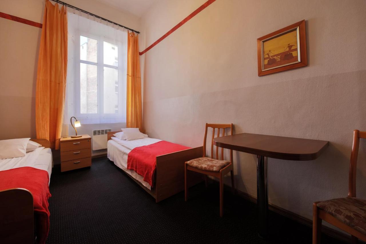 Red Carpet Hostel Krakau Buitenkant foto