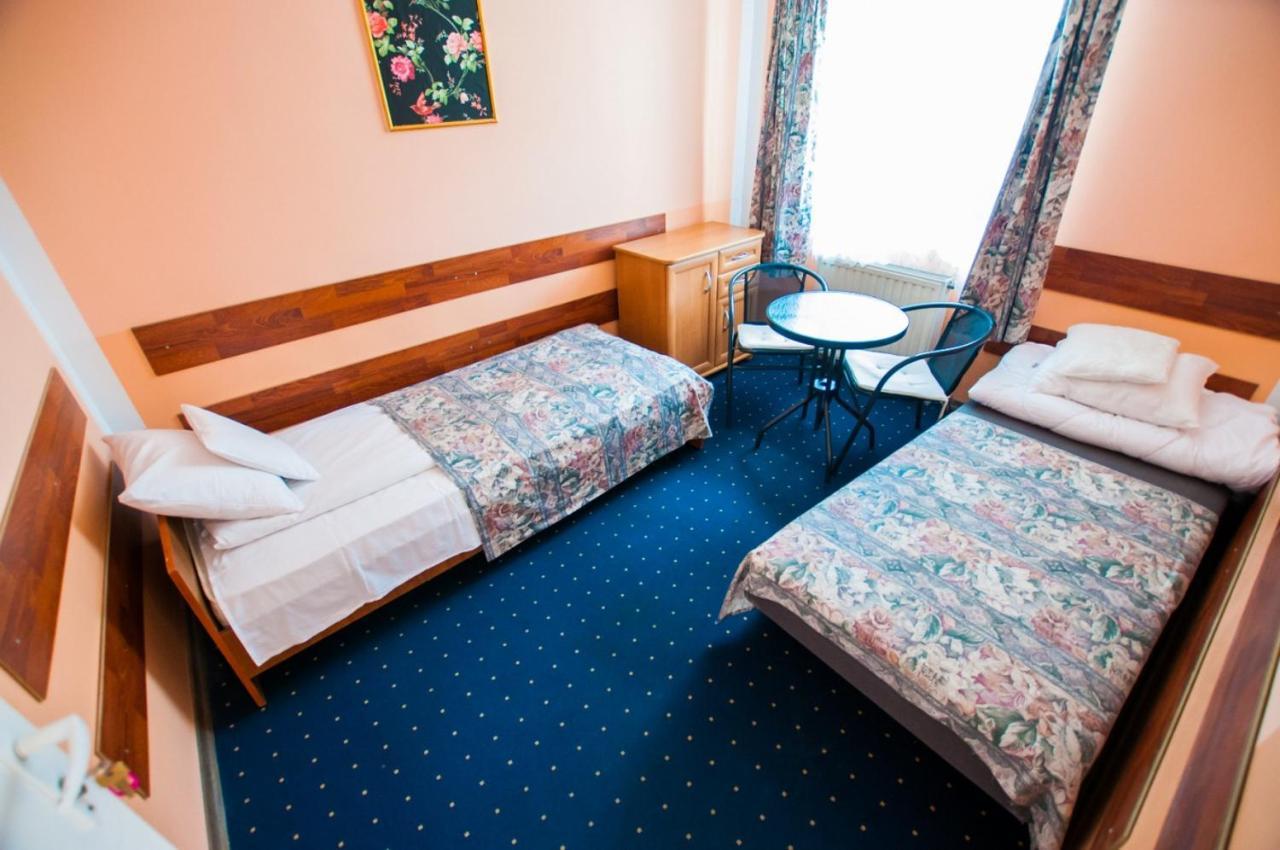 Red Carpet Hostel Krakau Buitenkant foto