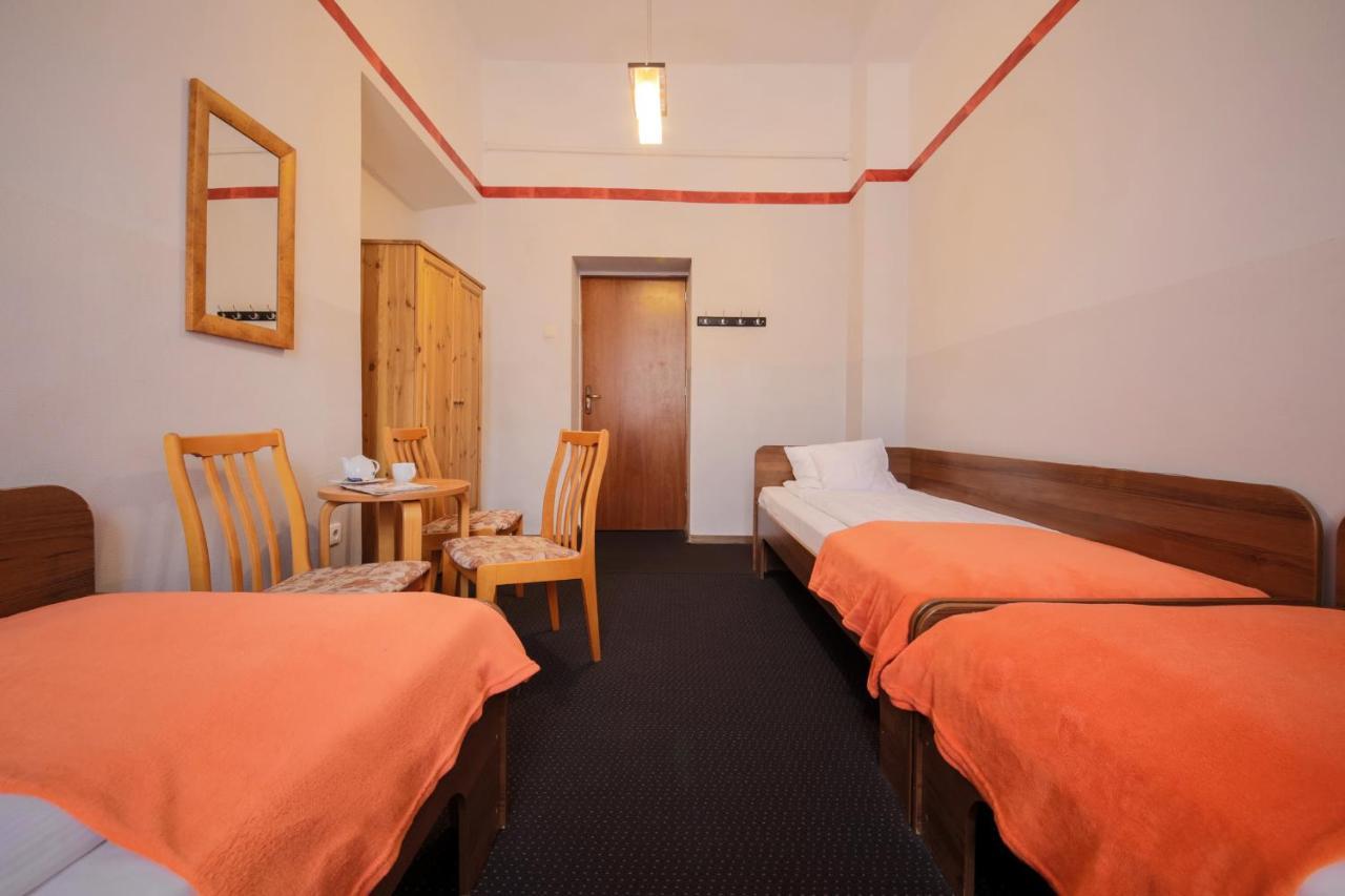 Red Carpet Hostel Krakau Buitenkant foto
