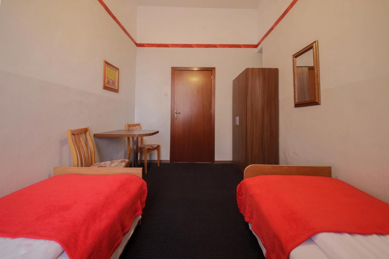 Red Carpet Hostel Krakau Buitenkant foto