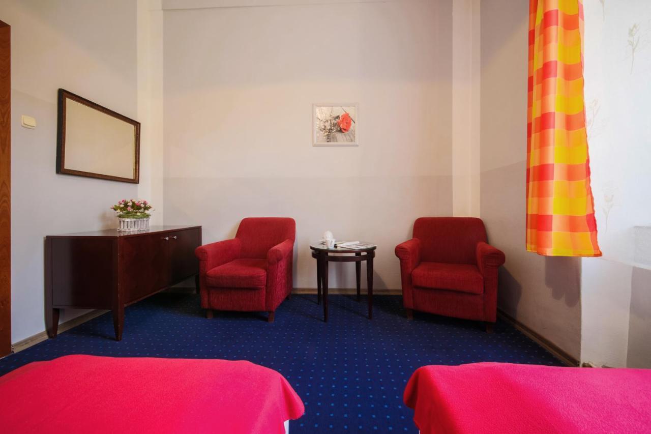 Red Carpet Hostel Krakau Buitenkant foto