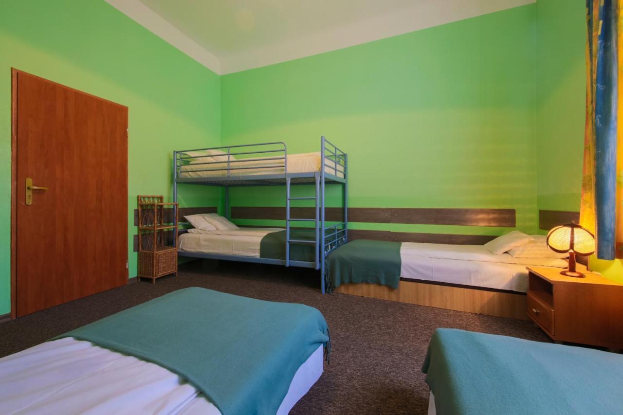Red Carpet Hostel Krakau Buitenkant foto